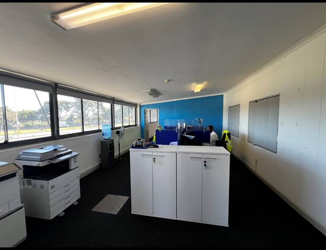 732M² WAREHOUSE TO LET IN AIRPORT INDUSTRIA